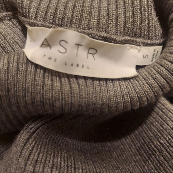 ASTR THE LABEL Front Cutout Sexy Gray Ribbed Bodysuit Size Small EUC Stretch - Picture 7 of 7